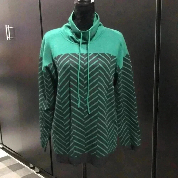 Liz Claiborne Chevron print loose,drawstring turtle neck, emerald green/black - Picture 1 of 9
